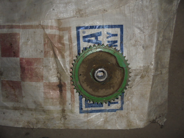 Pinion presa balotat John Deere 224T