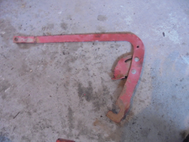 tija declansare balot cea care culiseaza pe roata de la steluta balotiera massey ferguson 20-8